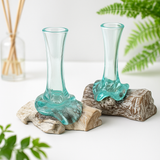 Vază din sticlă topită pe lemn albăstruit, mică