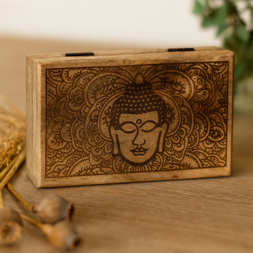 Stor rektangulär ask Buddhaansikte svart graverad 21,5x14x6,3cm
