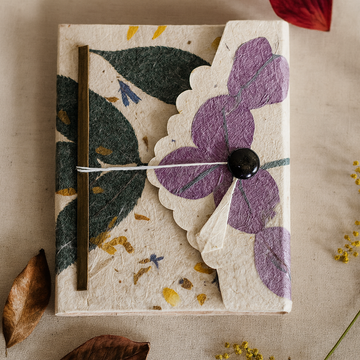 Gepresstes Bougainvillea Lokta Journal, handgefertigt in Nepal, 15x12cm