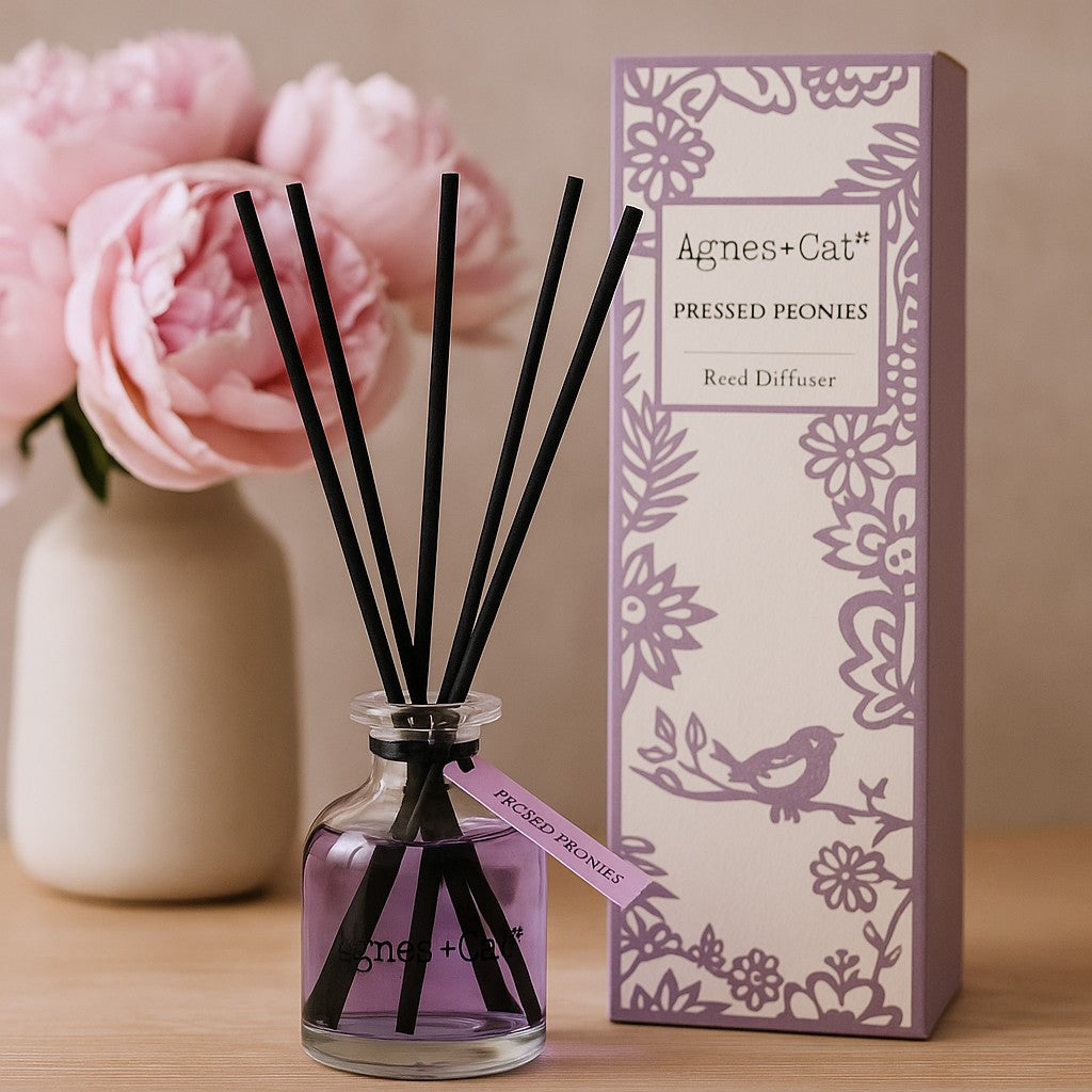Riipputikku Diffuuseri Puristetut Pioniat 140ml, Agnes and Cat