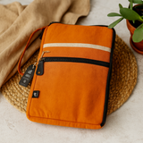 Stilvolle orangefarbene Laptoptasche aus Canvas mit Schnellzugriffsdesign und zusätzlichem Stauraum