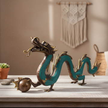 Socha mosadzného draka Feng Shui s guľou, 20cm
