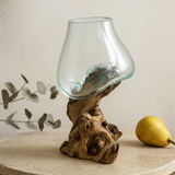 Smeltet glassbolle på trefot