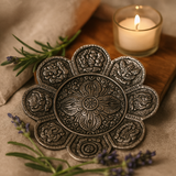 Räucherstäbchenhalter aus poliertem Aluminium mit tibetischen Symbolen, 12 cm