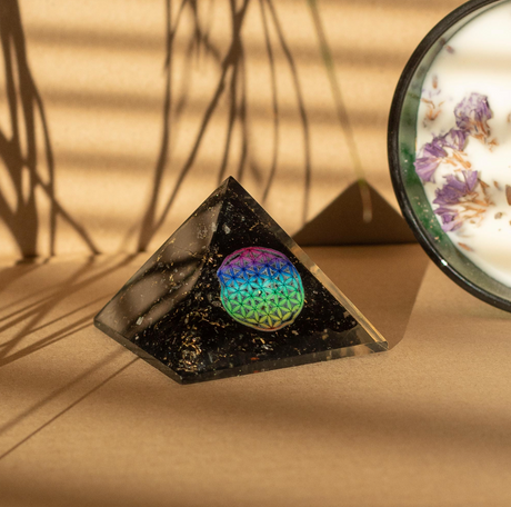 Malé organitové pyramídy 5,5x4,5 cm - Kvet života - čierne turmalínové úlomky