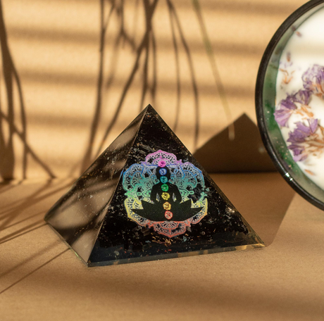 Malé organitové pyramídy 5,5x4,5 cm - Čakra Buddha - čierne turmalínové úlomky