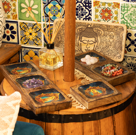 Veľká smaltovaná sada táckov s motívom manga - Budha