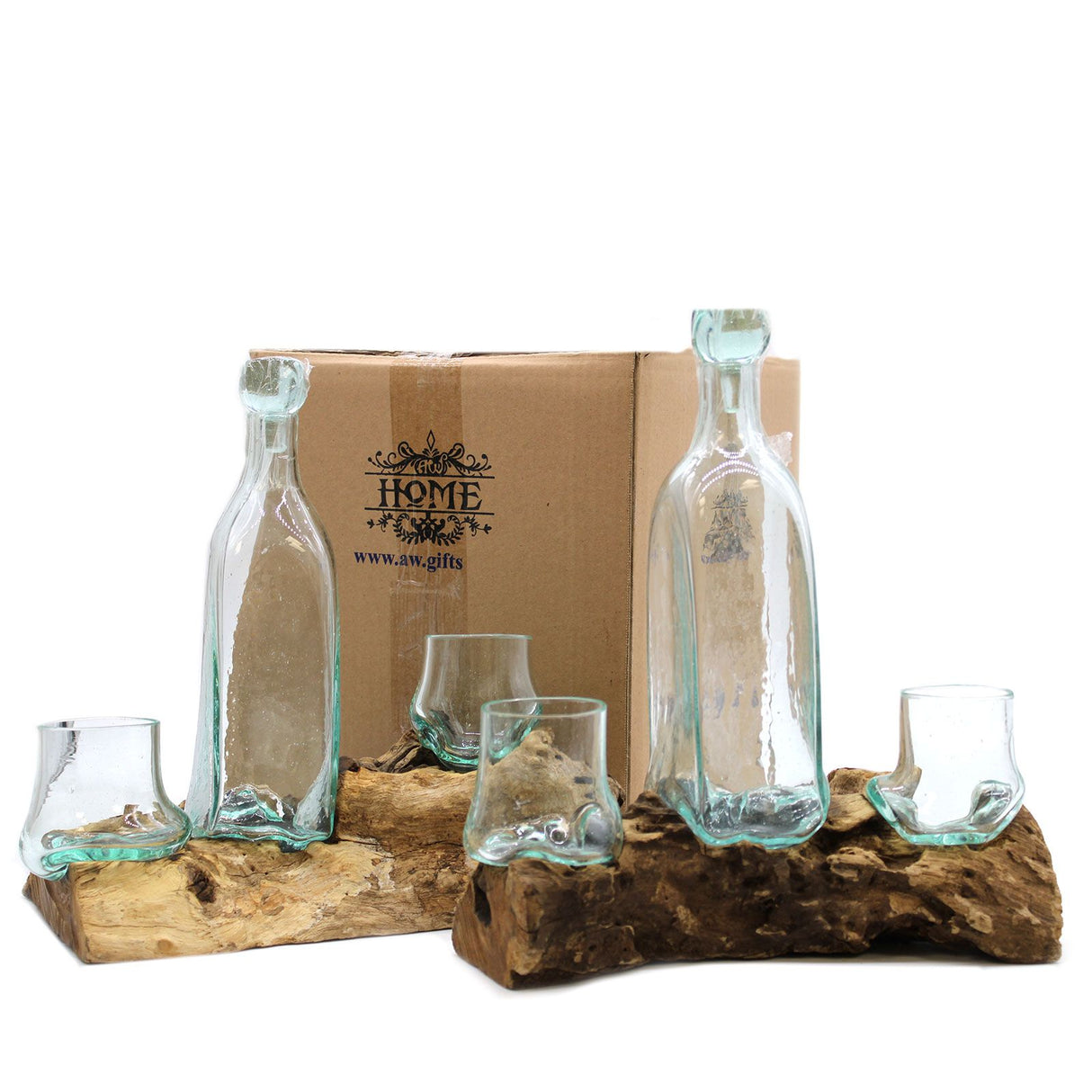 Juego de whisky de vidrio fundido sobre base de madera