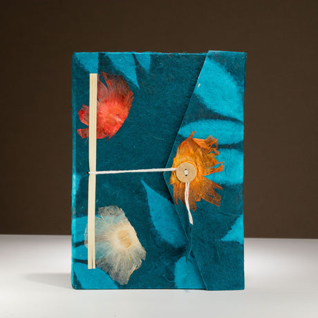 Lokta vahva kukkakuvioinen muistikirja – suuri (21x15cm) – 45 lehteä – Mukana kirjanmerkki – Keskiyön sininen