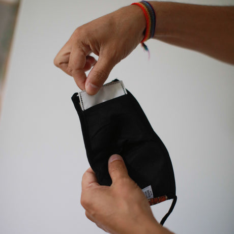 Regenbogenfarbene Gesichtsmaske für Erwachsene mit Filter