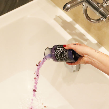 Poción de Baño de Hechizo de Bruja Antigua y Amuleto de Cuarzo Rosa – Amor
