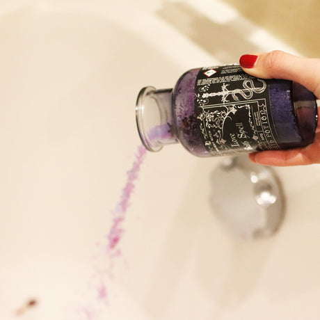 Poción de Baño de Hechizo de Bruja Antigua y Amuleto de Cuarzo Rosa – Amor
