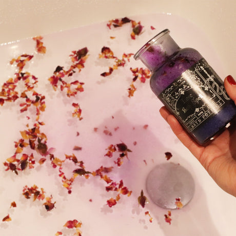 Poción de Baño de Hechizo de Bruja Antigua y Amuleto de Cuarzo Rosa – Amor
