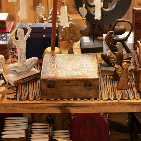 Очень большая коробка с манго – Богиня фаз Луны