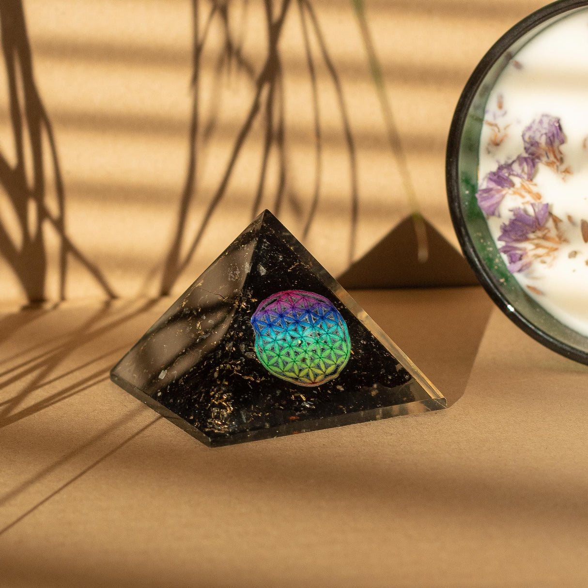Kleine Orgoniet Pyramides 5,5x4,5cm – Levensbloem – Zwarte Toermalijn Schilfers