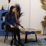 Konferenčný stolík z tamarindového dreva s nebesky modrou živicou