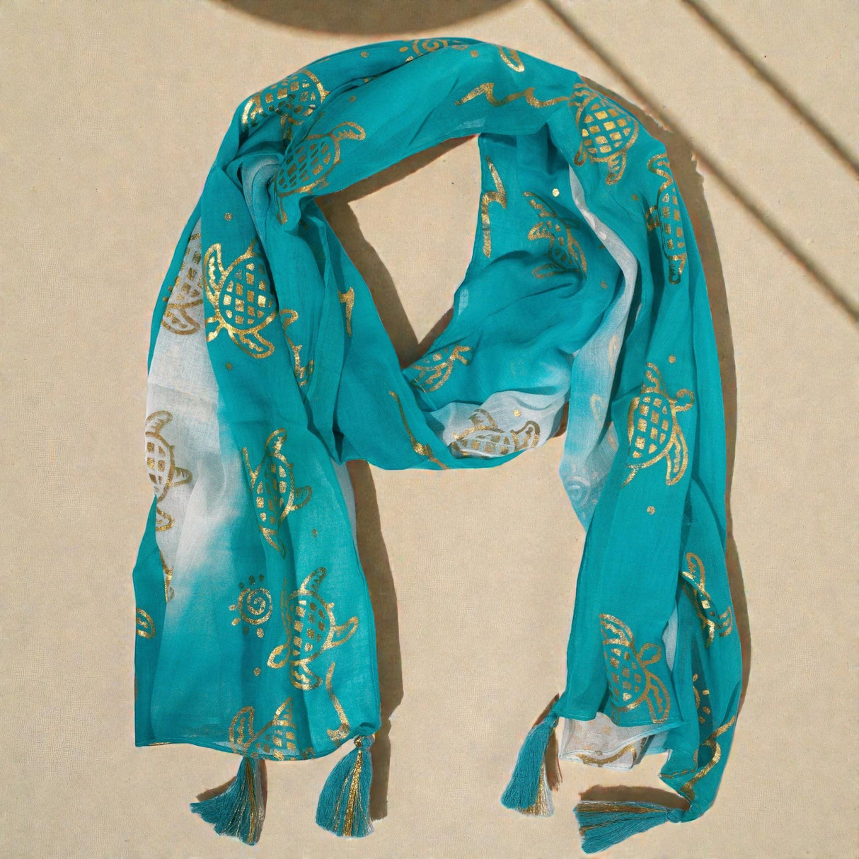 Платок Nomad Sari с летним рисунком черепахи – бирюзовый (180×50 см)