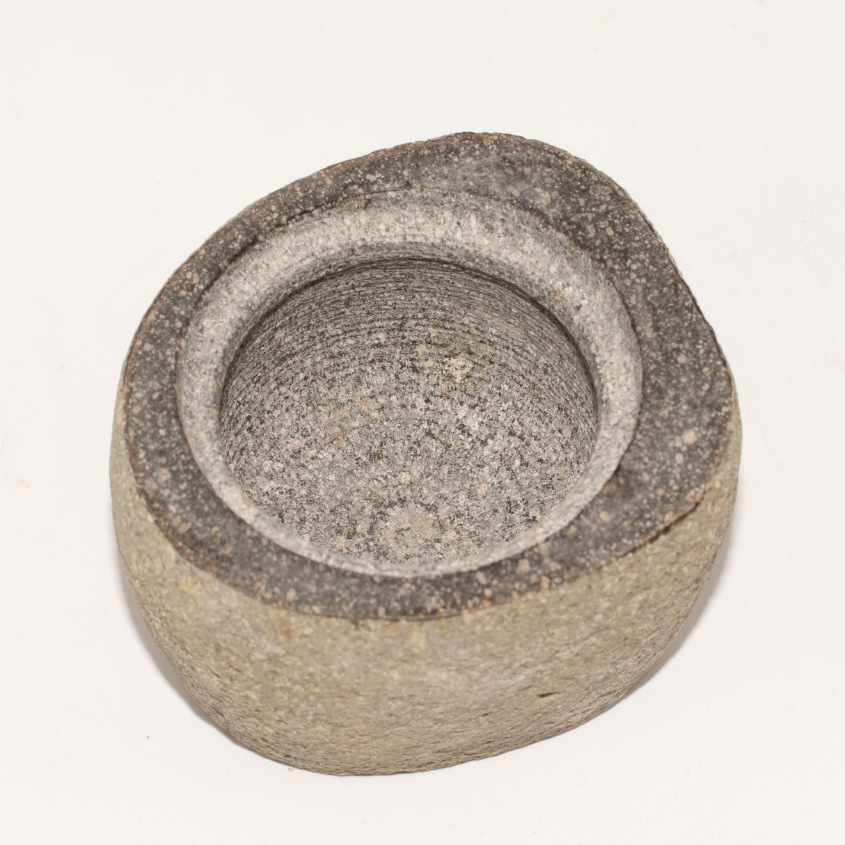 Pot de mise à la terre en pierre de rivière naturelle – Petit (env. 9x7cm)