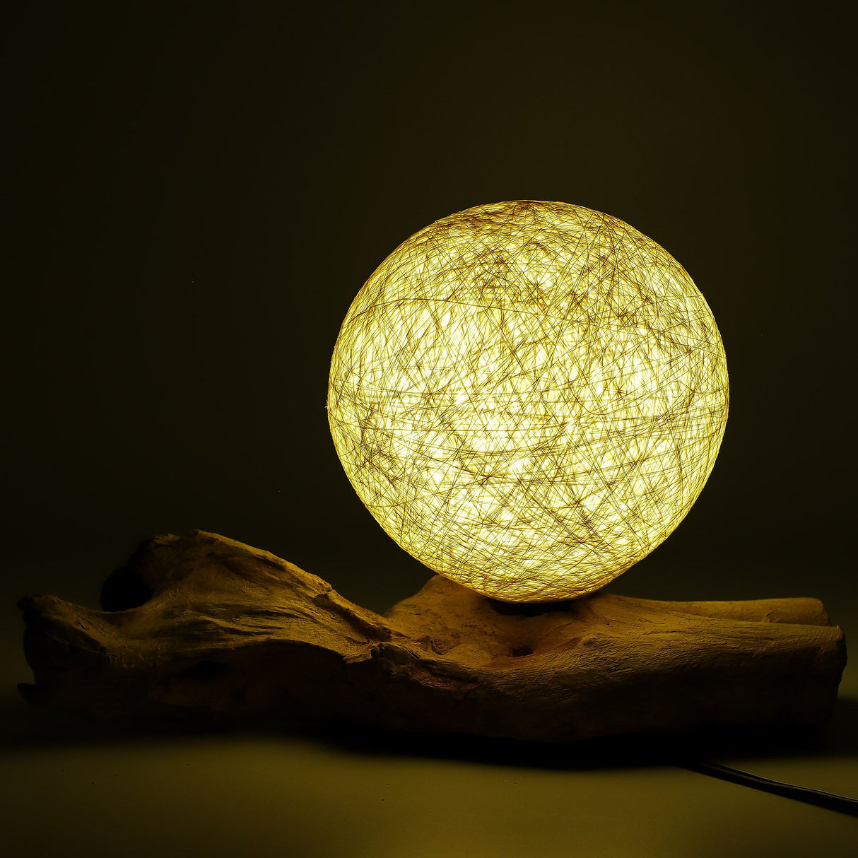 Φωτιστικό DriftGlow με Περιτύλιγμα από Βαμβάκι και Κρεμ Αμπαζούρ