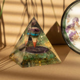 Med Orgonite Pyramids 7x6cm – Pendulum – Green Aventurine Chips