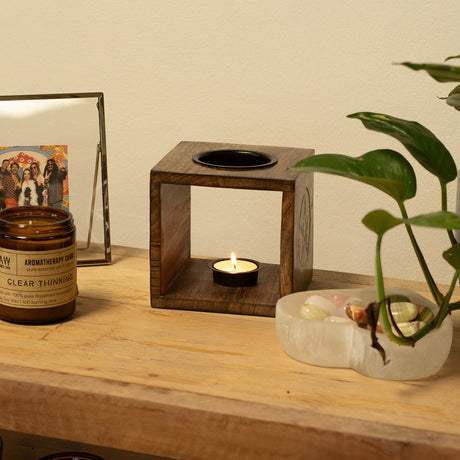 Quemador de Aceite Grande Cuadrado de Madera de Mango – Diosa de la Luna