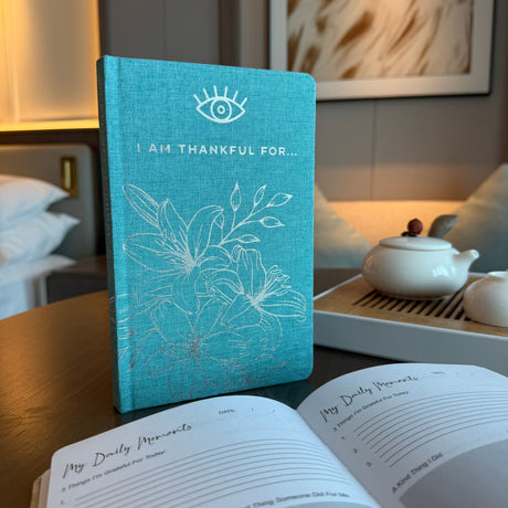 Blue Gratitude Journal with Silver Lining – 120 pages – I am Thankful For