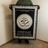 Bavlněné nástěnné umění (70x110 cm) – Om – Vítejte u Boha