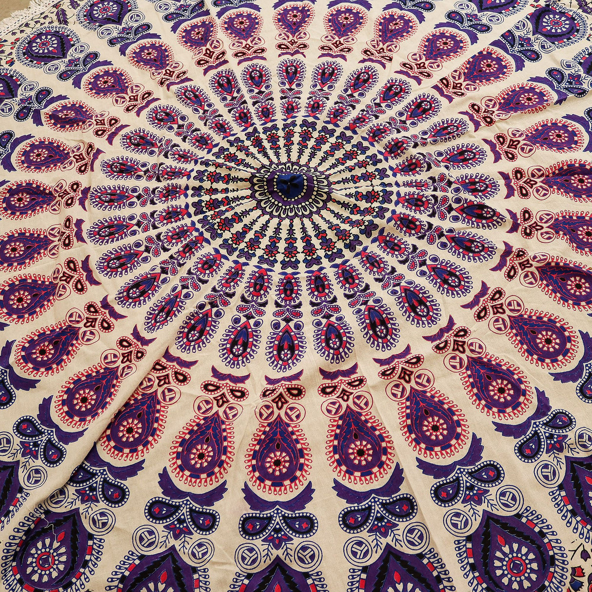 Kleines Mandala-Rundtuch aus Baumwolle (130 cm) – Pfauenlila