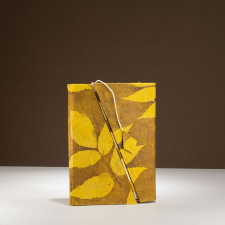 Lokta Tjockt Blommigt Bambulåsbok – Mellanstor (15x12cm) – 45 Sidor – Senapsbrun