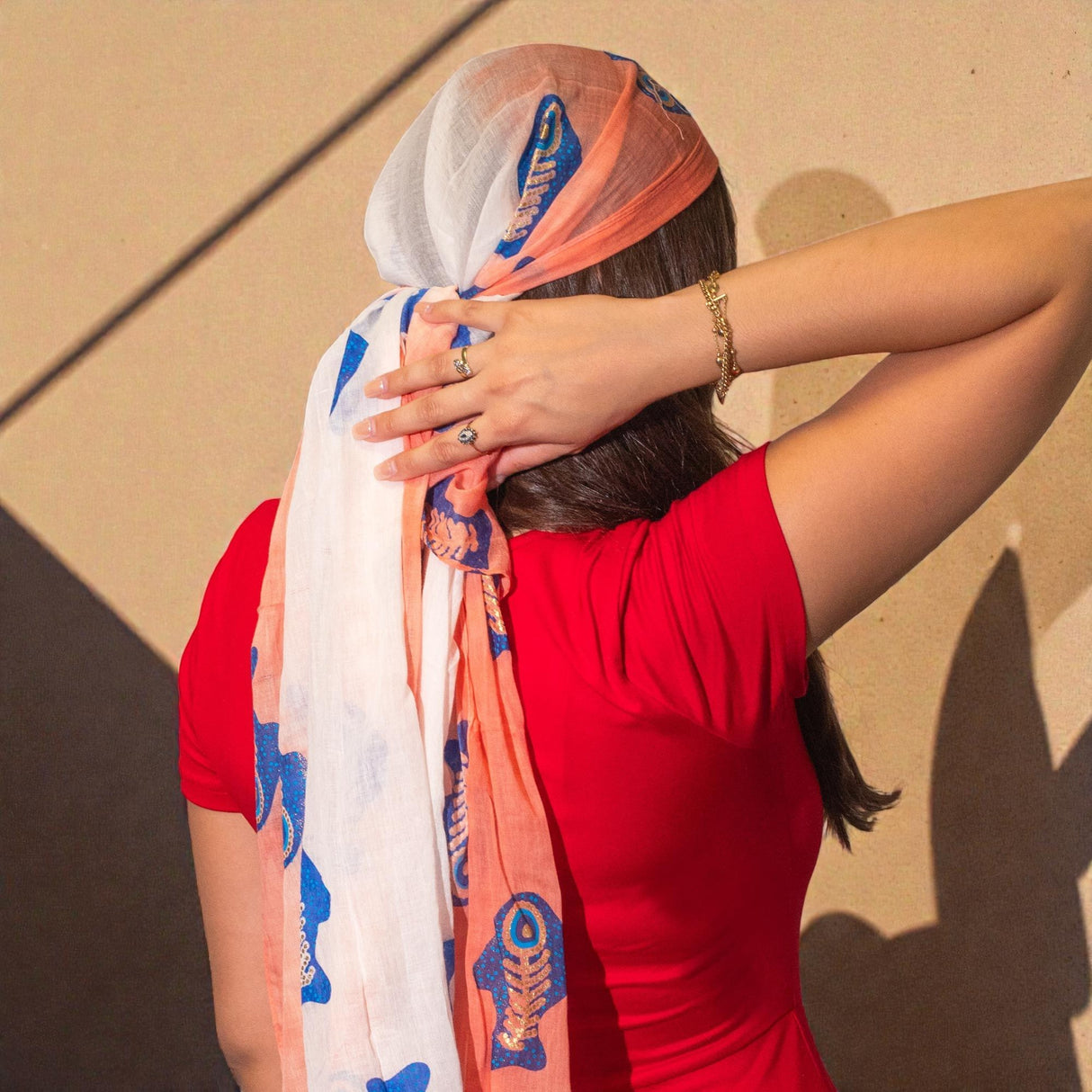 Шарф Nomad Sari с рисунком аквариумной рыбы – коралловый (180x50 см)