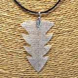 Collar con colgante de hoja de abeto auténtica, plata