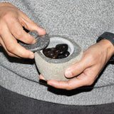 Pot de mise à la terre en pierre de rivière naturelle – Petit (env. 9x7cm)