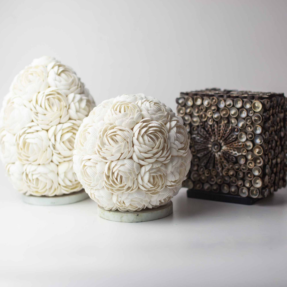 Lampe de table coquillage, globe rose 15cm