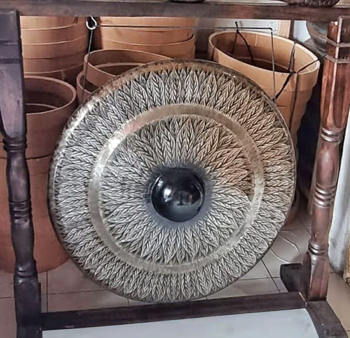 Gong s drvenim stalkom, 80cm crni
