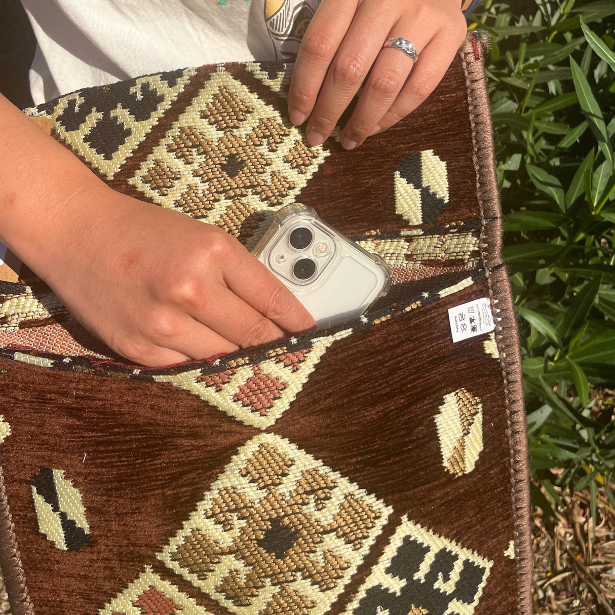 Boho Bag Messenger Chocolate Kilim - SHAMTAM.COM