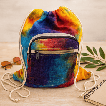 Mochila con cordón de cáñamo teñido anudado