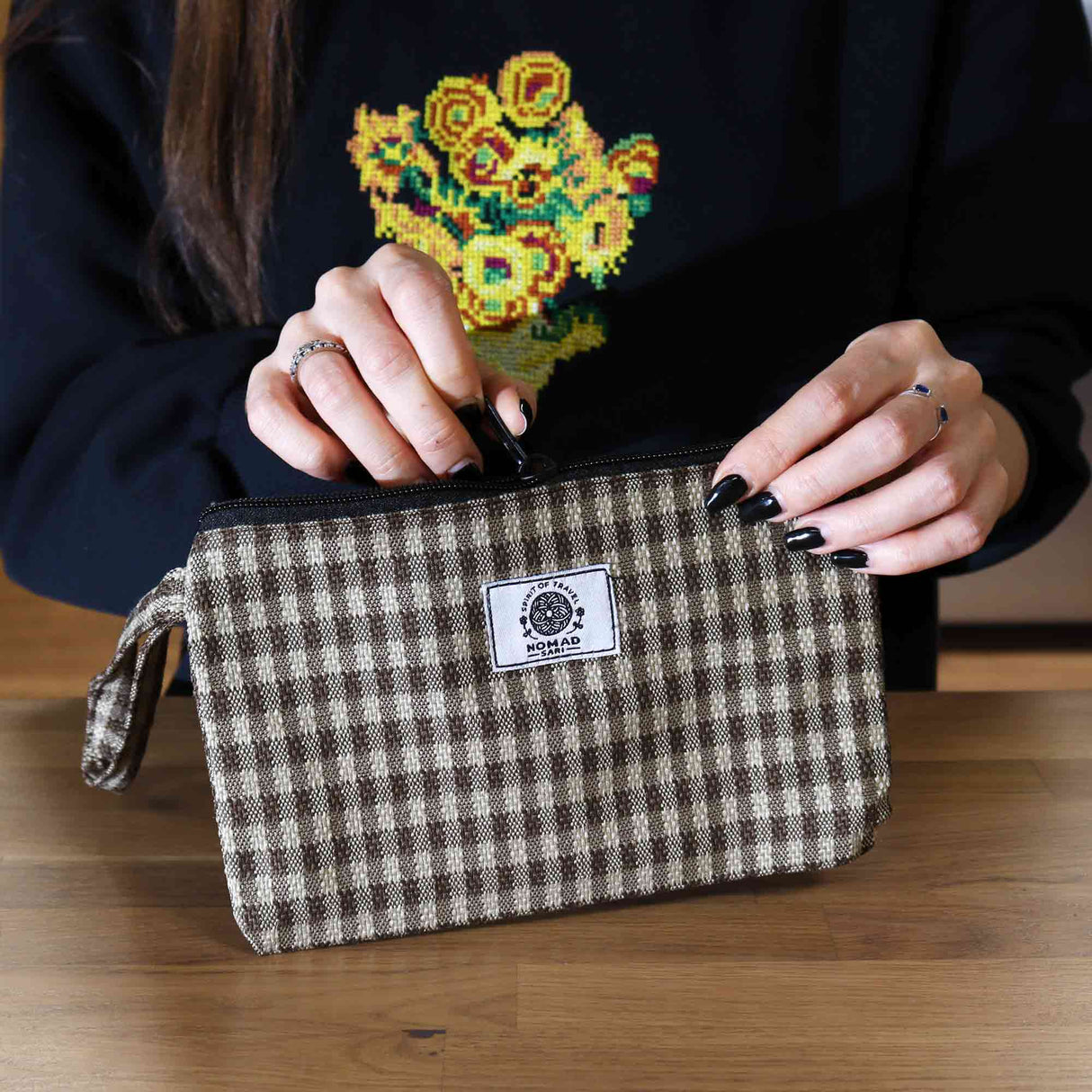 Eco - Friendly Assorted Design Gift Pouches with Wrist Loop - 20x13cm Reusable Storage for Cosmetics & Accessories - SHAMTAM.COM