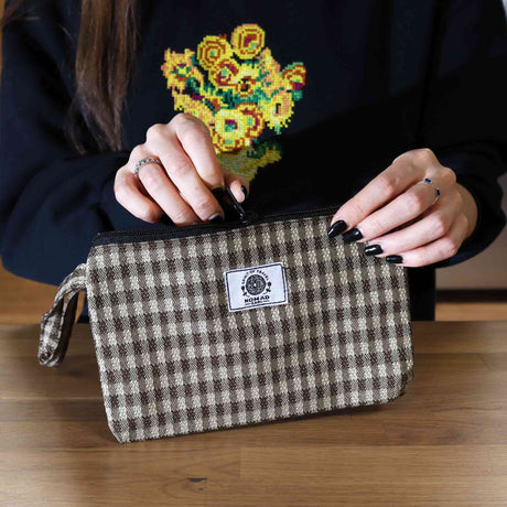Eco - Friendly Assorted Design Gift Pouches with Wrist Loop - 20x13cm Reusable Storage for Cosmetics & Accessories - SHAMTAM.COM