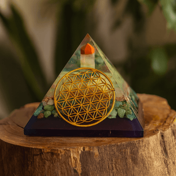 Pirâmide Orgonite, Flor da Vida Cobre Pedras Preciosas 80mm