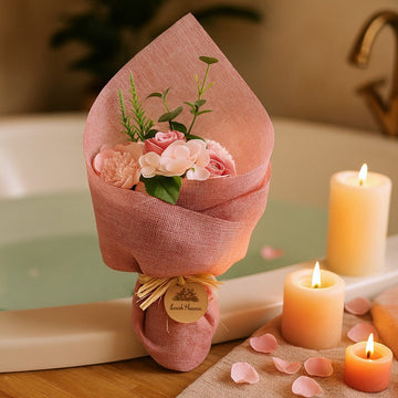 Bouquet de fleurs de savon rose sur pied