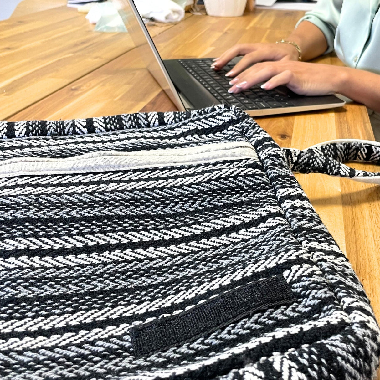 Soft Banjar Laptop Bag - Grey Strips - SHAMTAM.COM