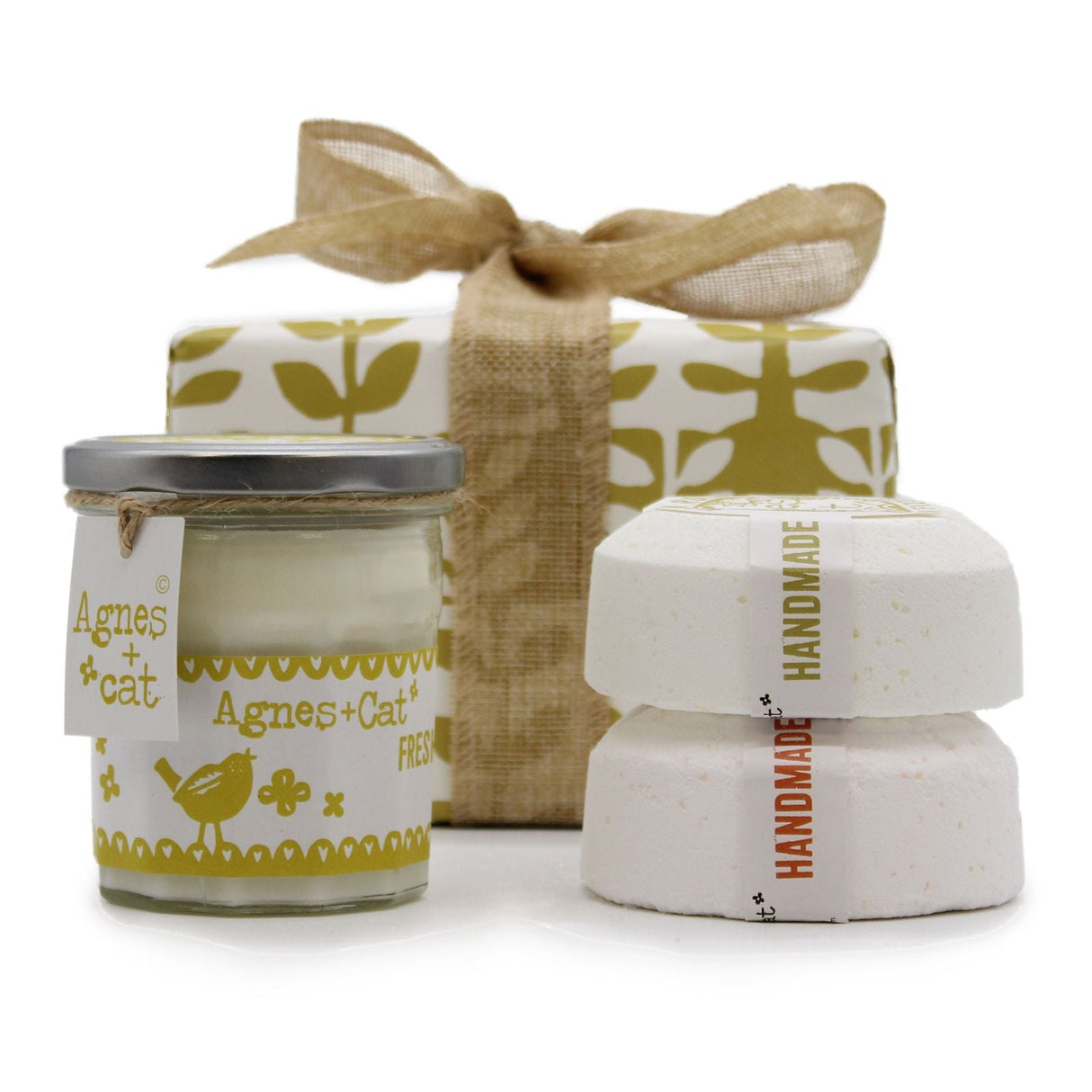 Soy Candle With 2 Bath Fizzers Gift Box - SHAMTAM.COM