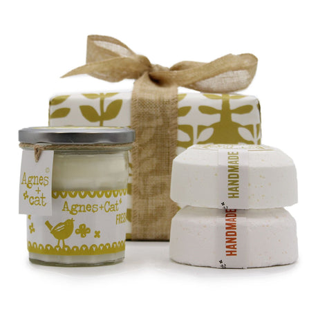 Soy Candle With 2 Bath Fizzers Gift Box - SHAMTAM.COM