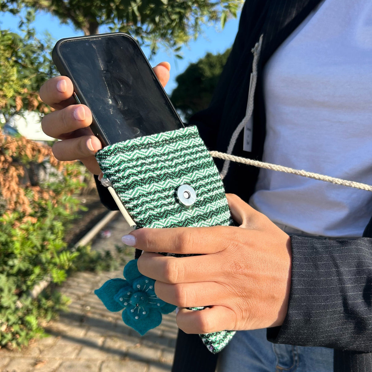 Stylish Green Striped Phone Holder Bag with Blue Flower Decor and Rope Strap - SHAMTAM.COM