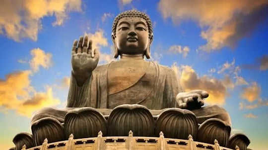 Fotograma de la película argentina Un Buda, que contrasta una vida budista zen con otra centrada en la ganancia material