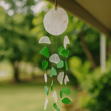 Campana de viento, gota de vidrio verde y blanco